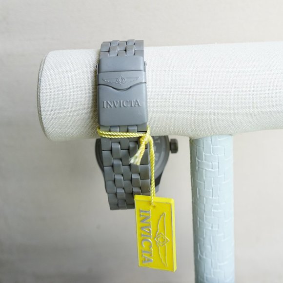 Invicta Black/Matte-Gray Steel Watch+NEW BATTERIES - Picture 13 of 14